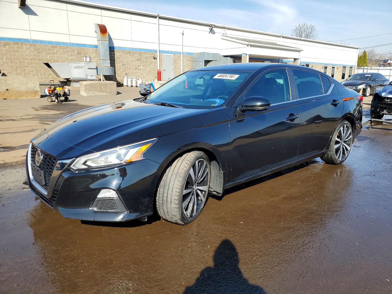 Salvage Nissan Altima Image