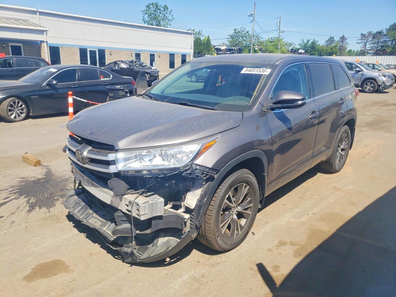 Salvage Toyota Highlander Image