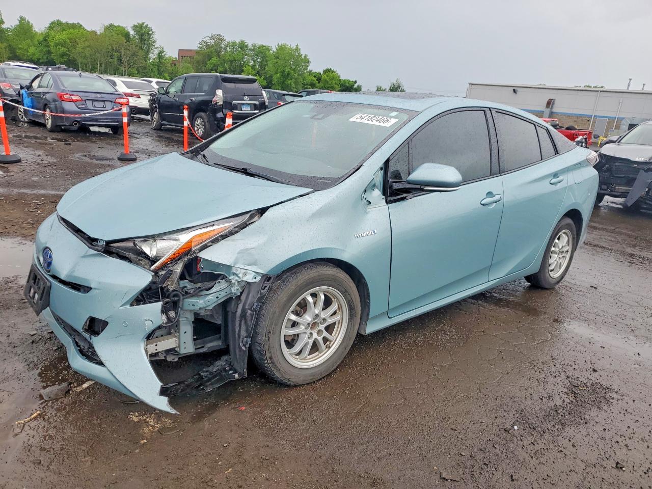Salvage Toyota Prius Image
