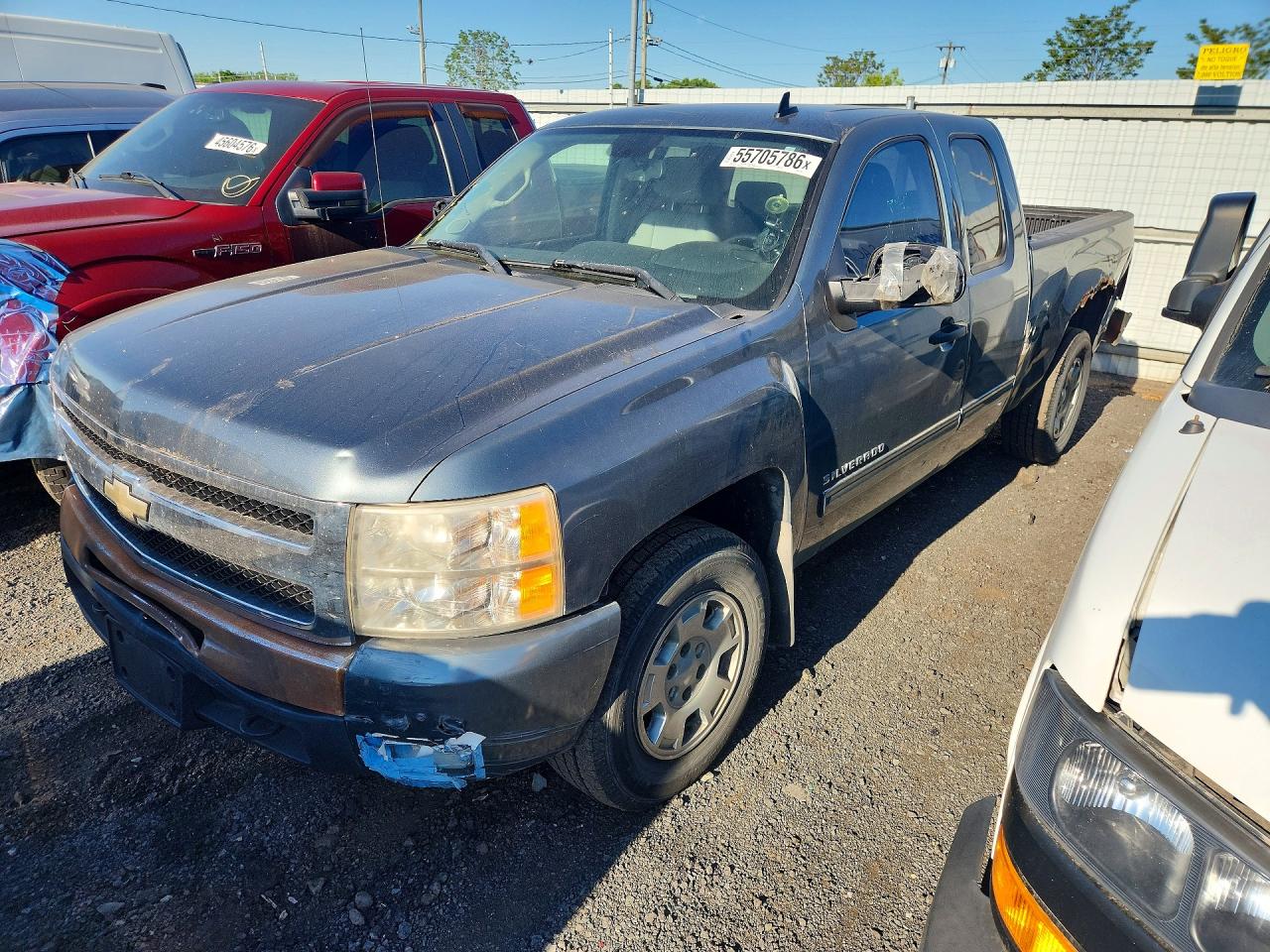 Salvage Chevrolet Silverado Image