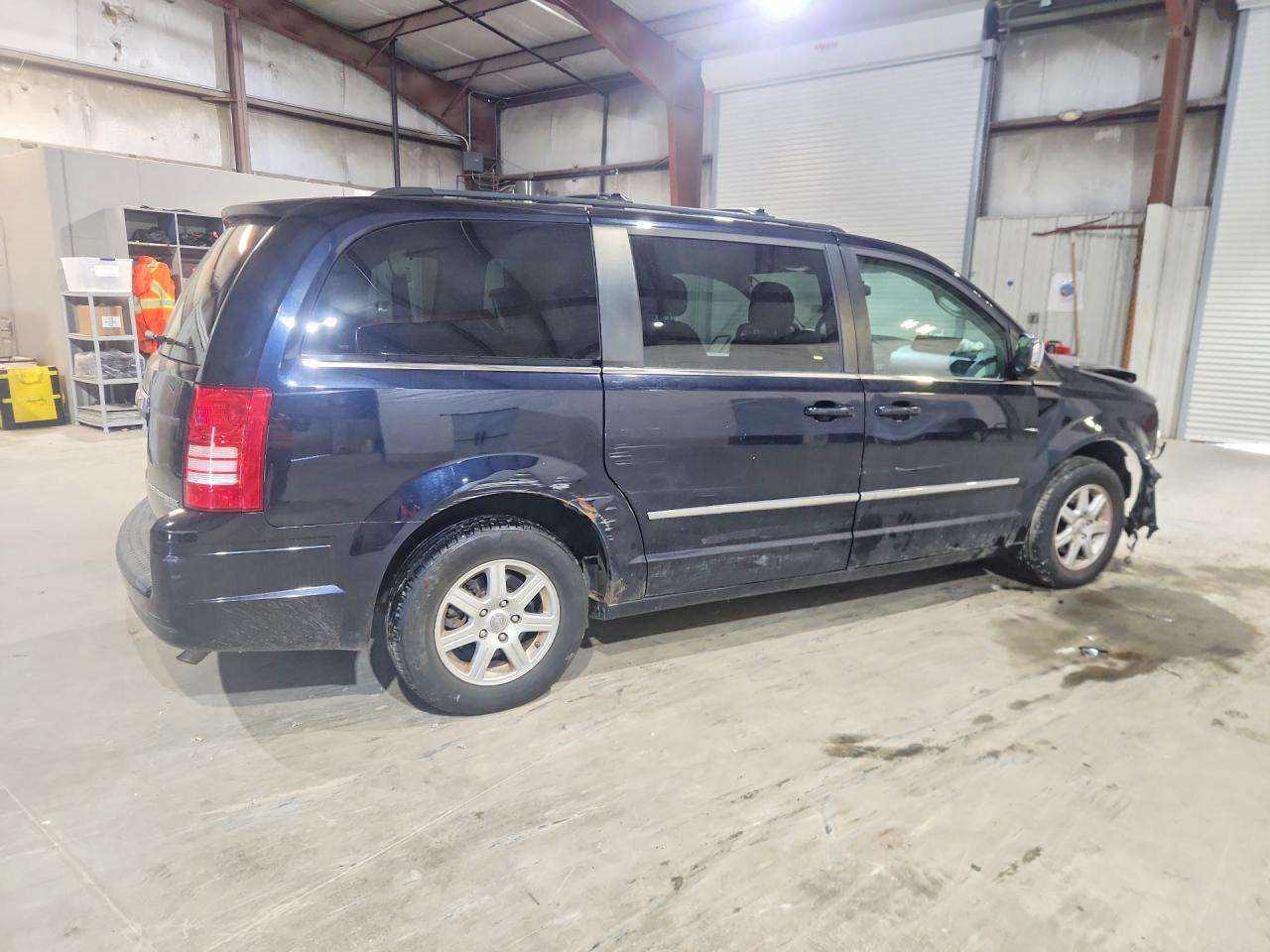 Chrysler Minivan Touring Plus