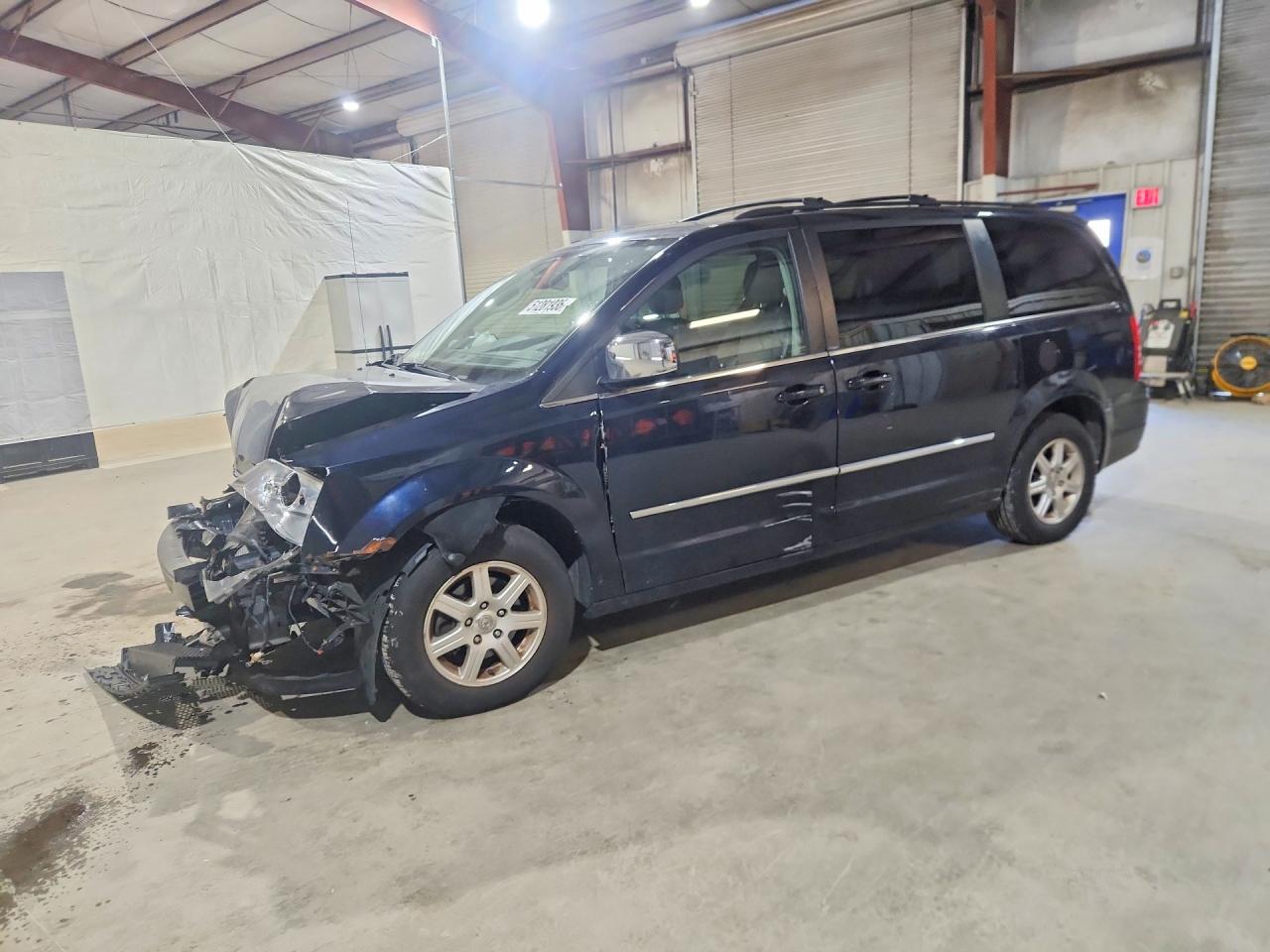 Salvage Chrysler Minivan Image