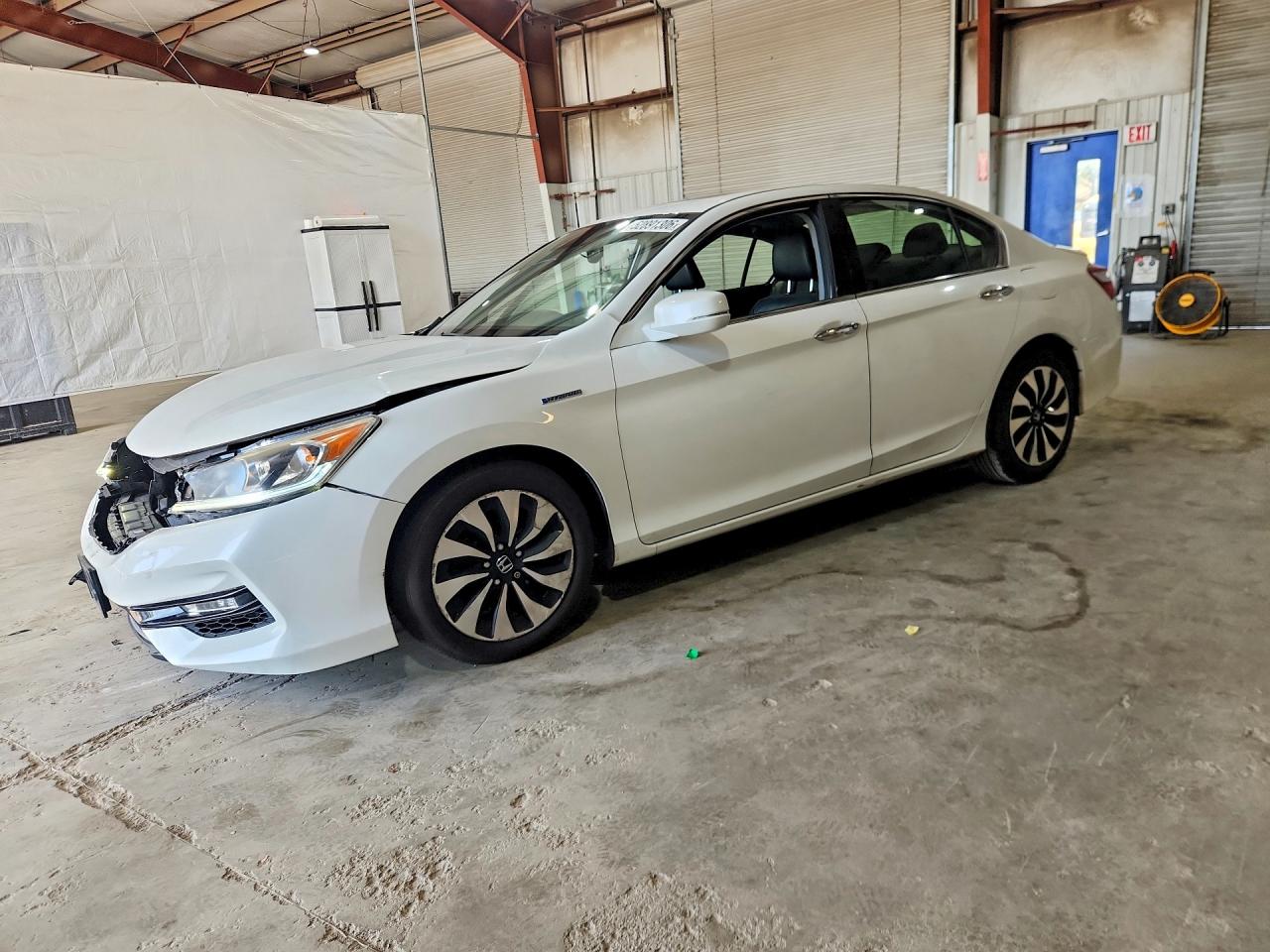 Salvage Honda Accord Image