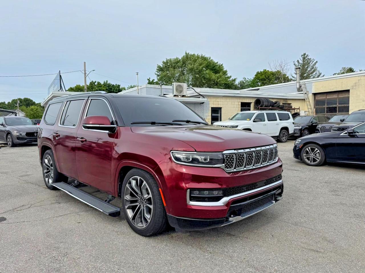 Salvage Jeep Grand Wagoneer Image