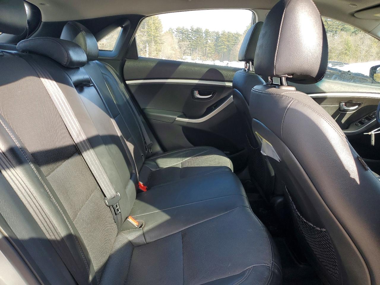Hyundai ELANTRA Base