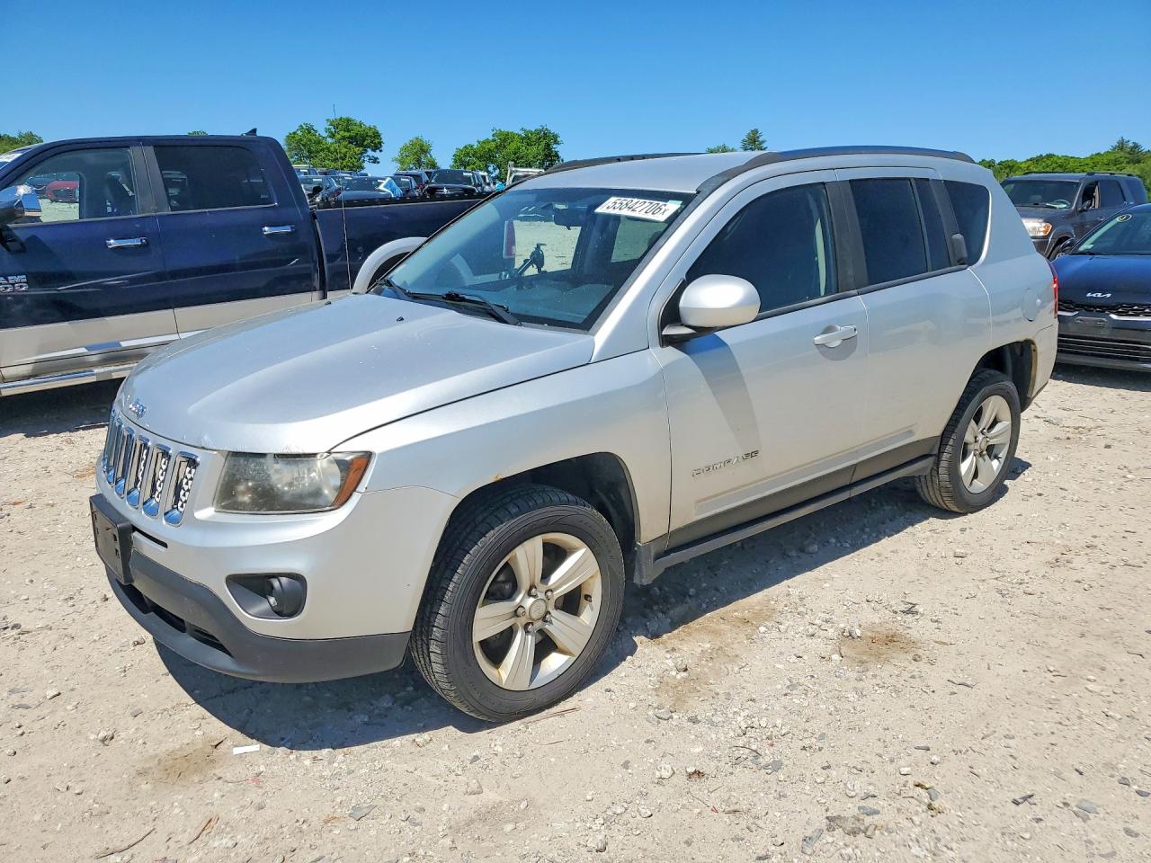 Salvage Jeep Compass Image