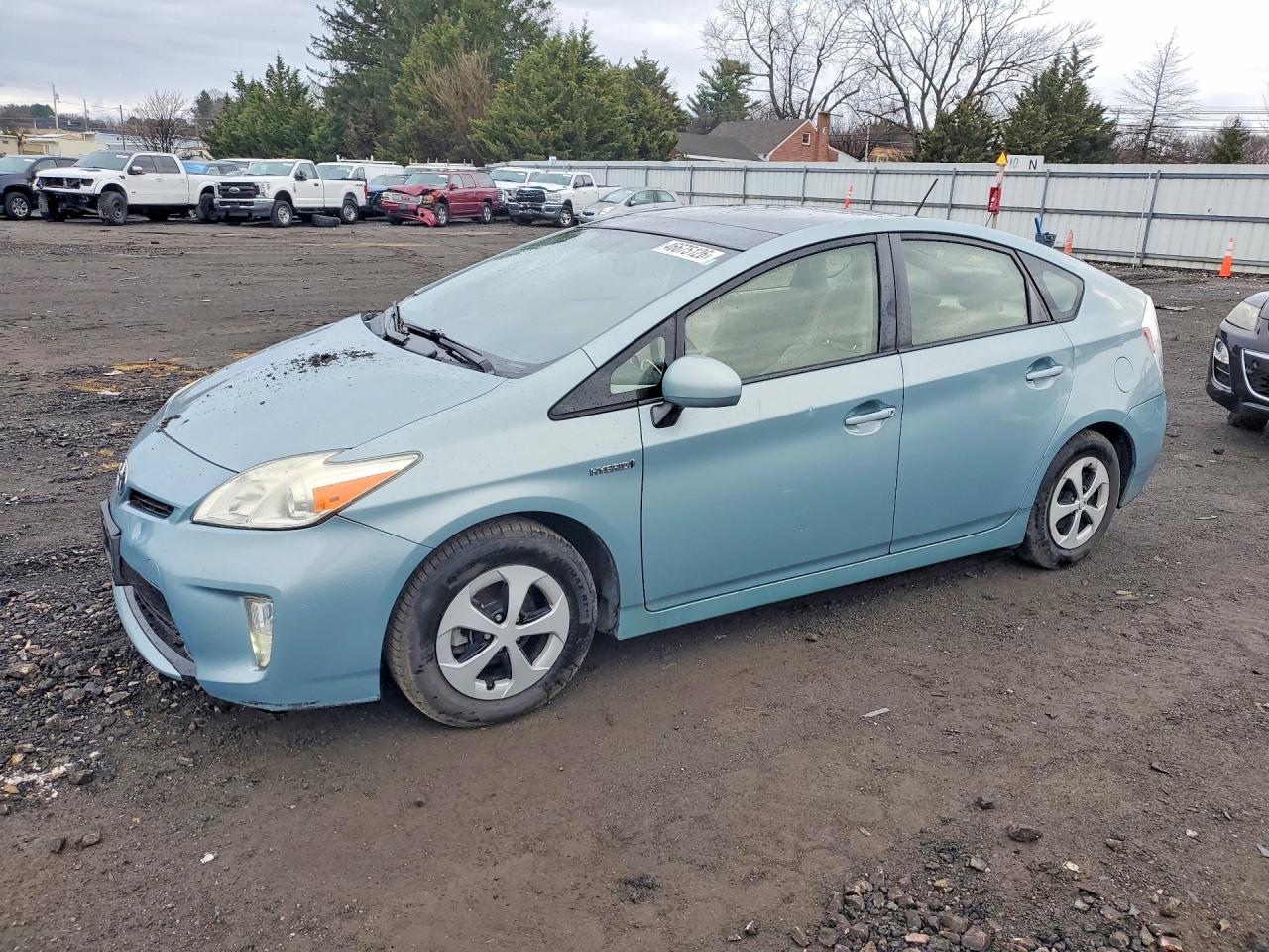 Salvage Toyota Prius Image