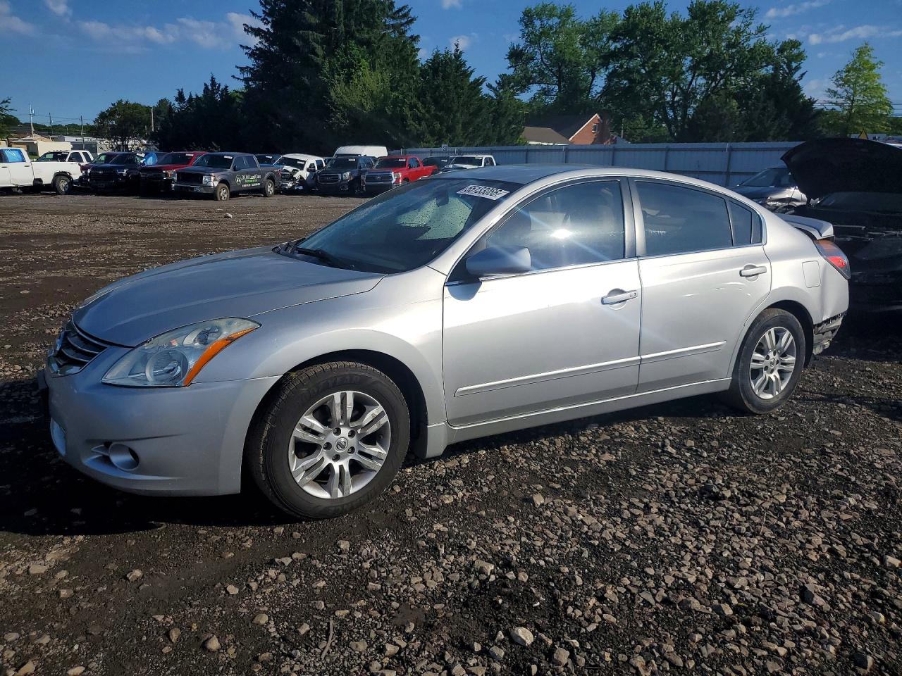 Salvage Nissan Altima Image