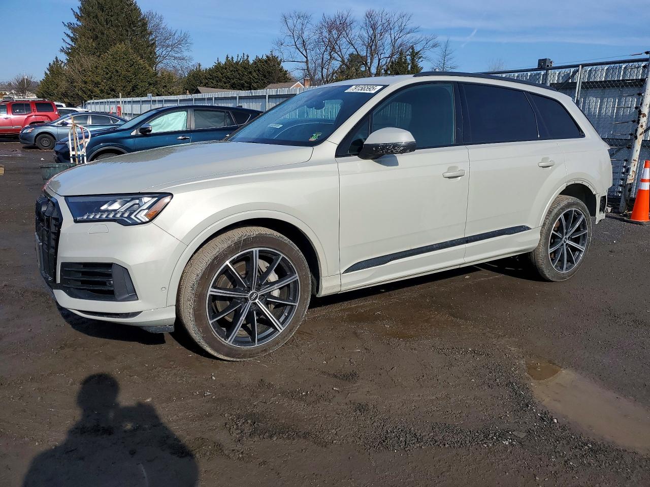 Salvage Audi Q7 Image