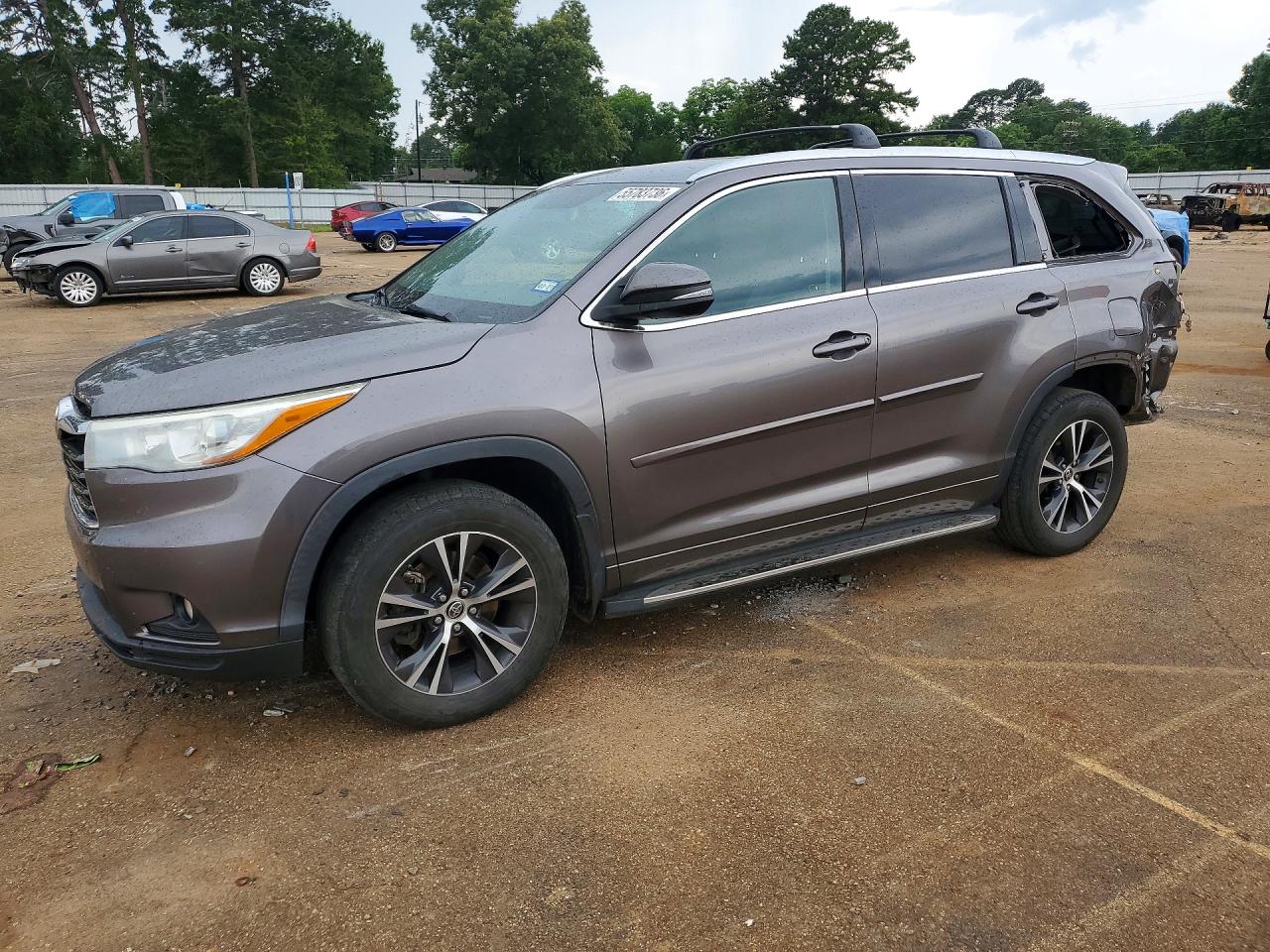 Salvage Toyota Highlander Image