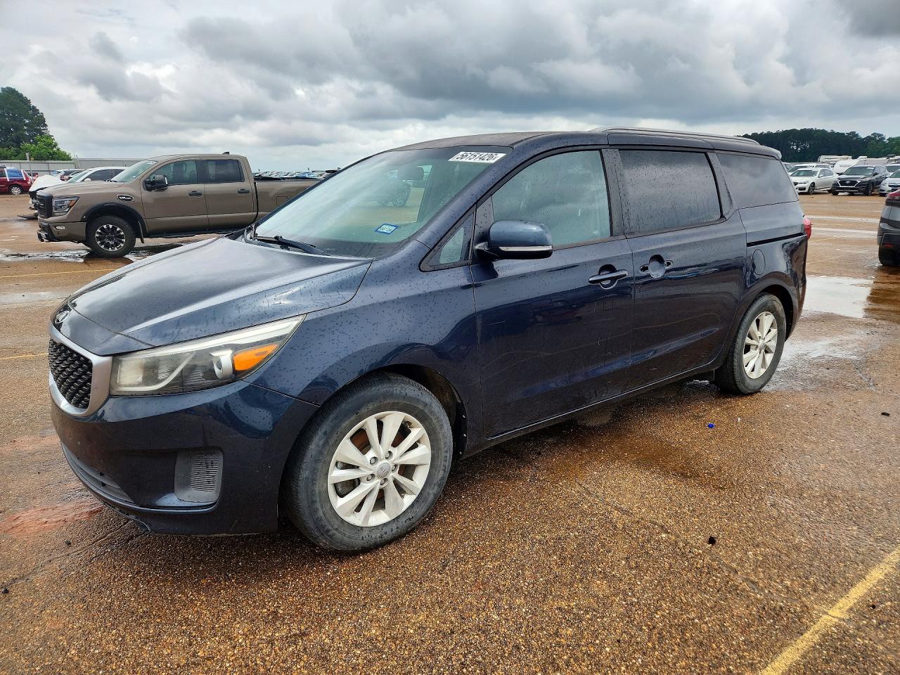 Salvage Kia Sedona Image