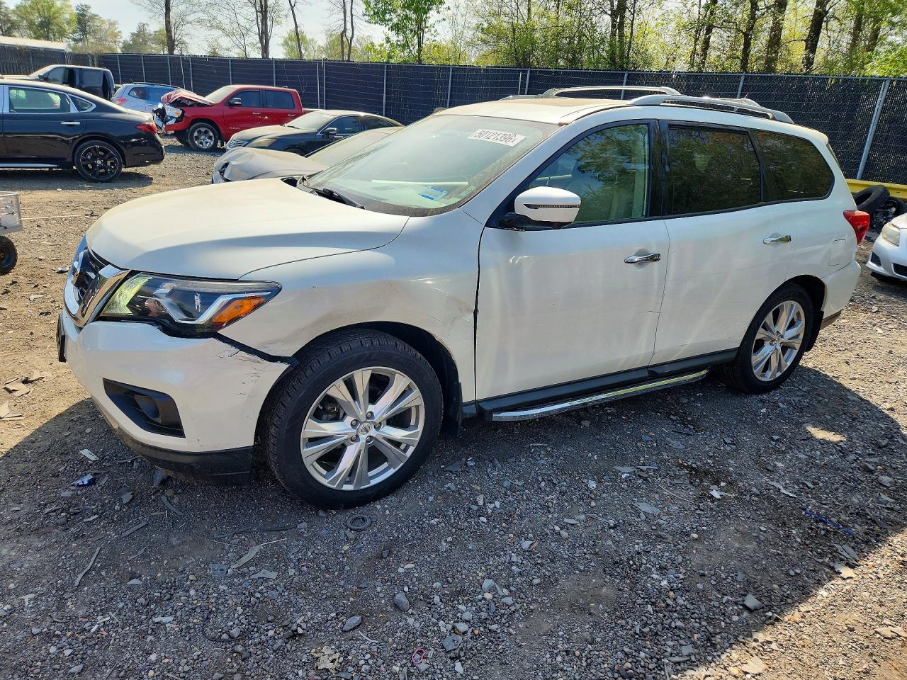 Salvage Nissan Pathfinder Image