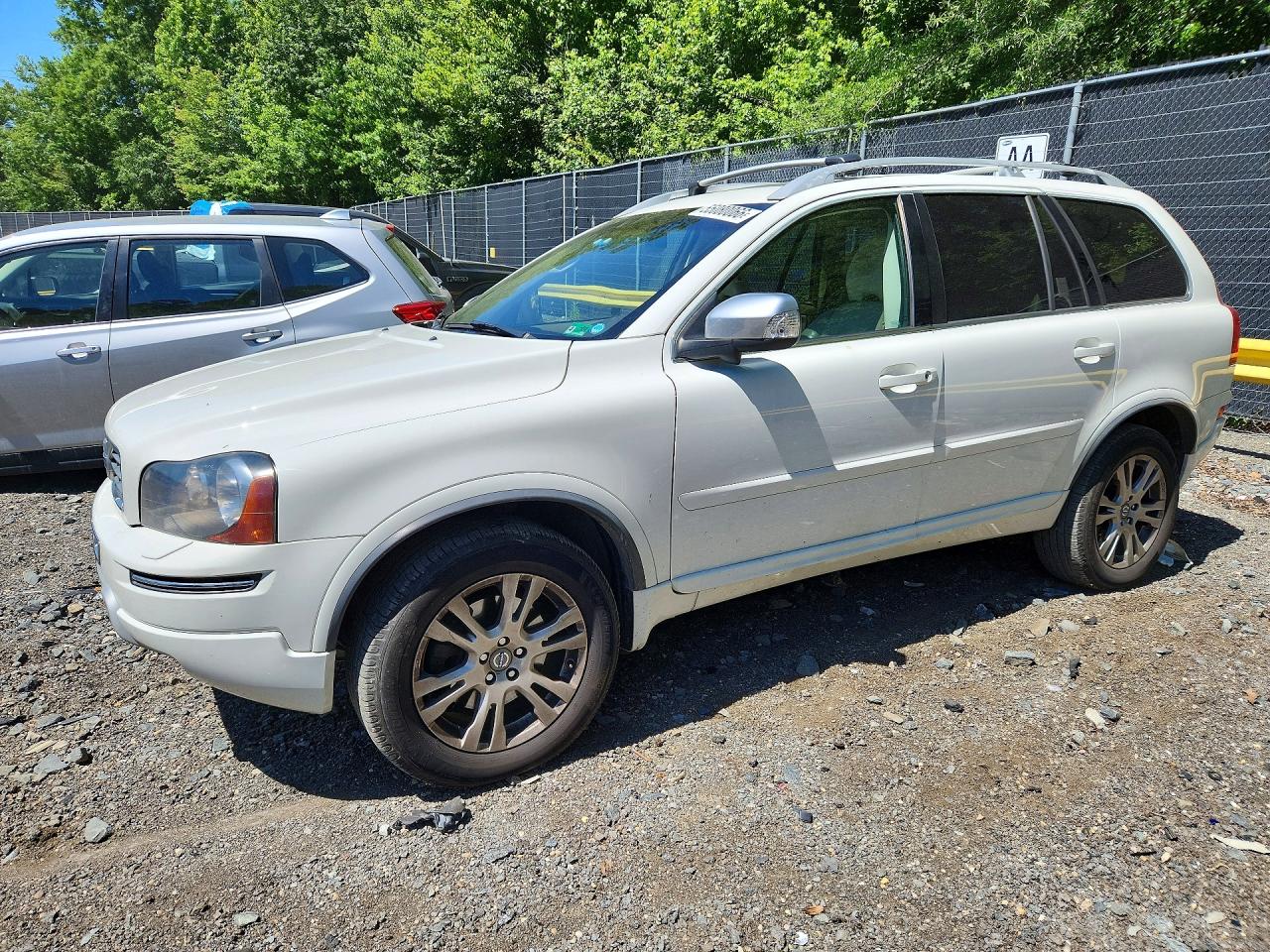 Salvage Volvo XC90 Image