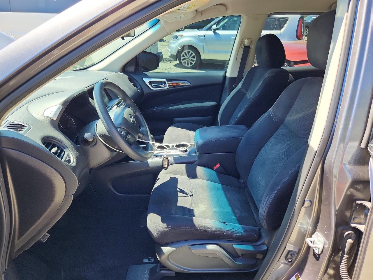 Nissan Pathfinder S