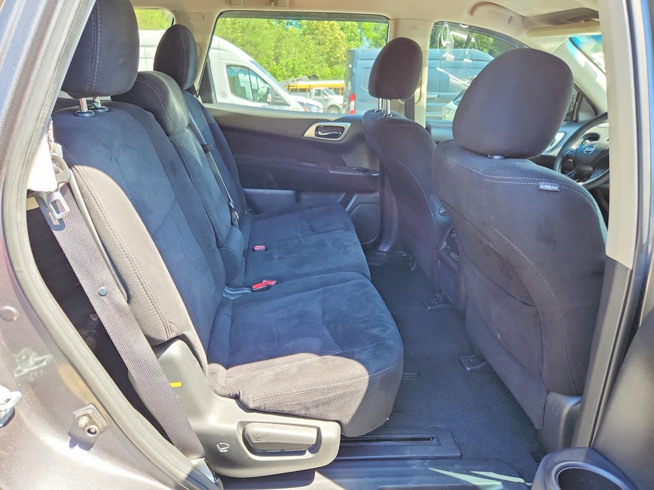 Nissan Pathfinder S