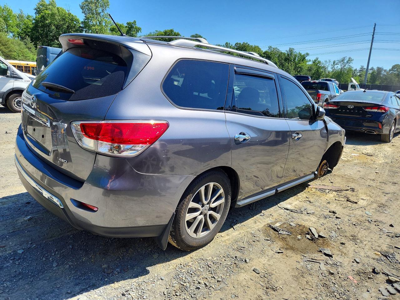 Nissan Pathfinder S