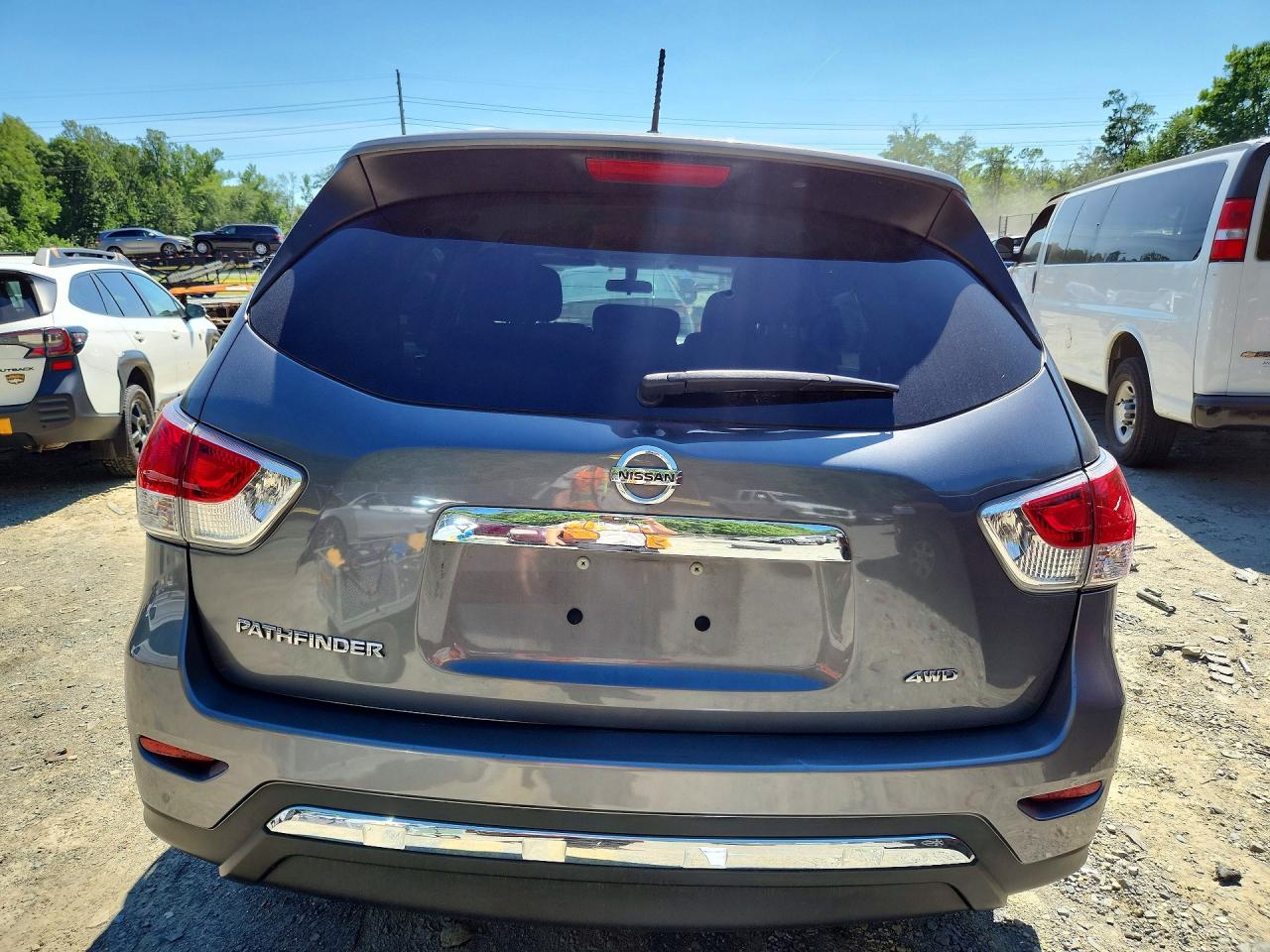 Nissan Pathfinder S