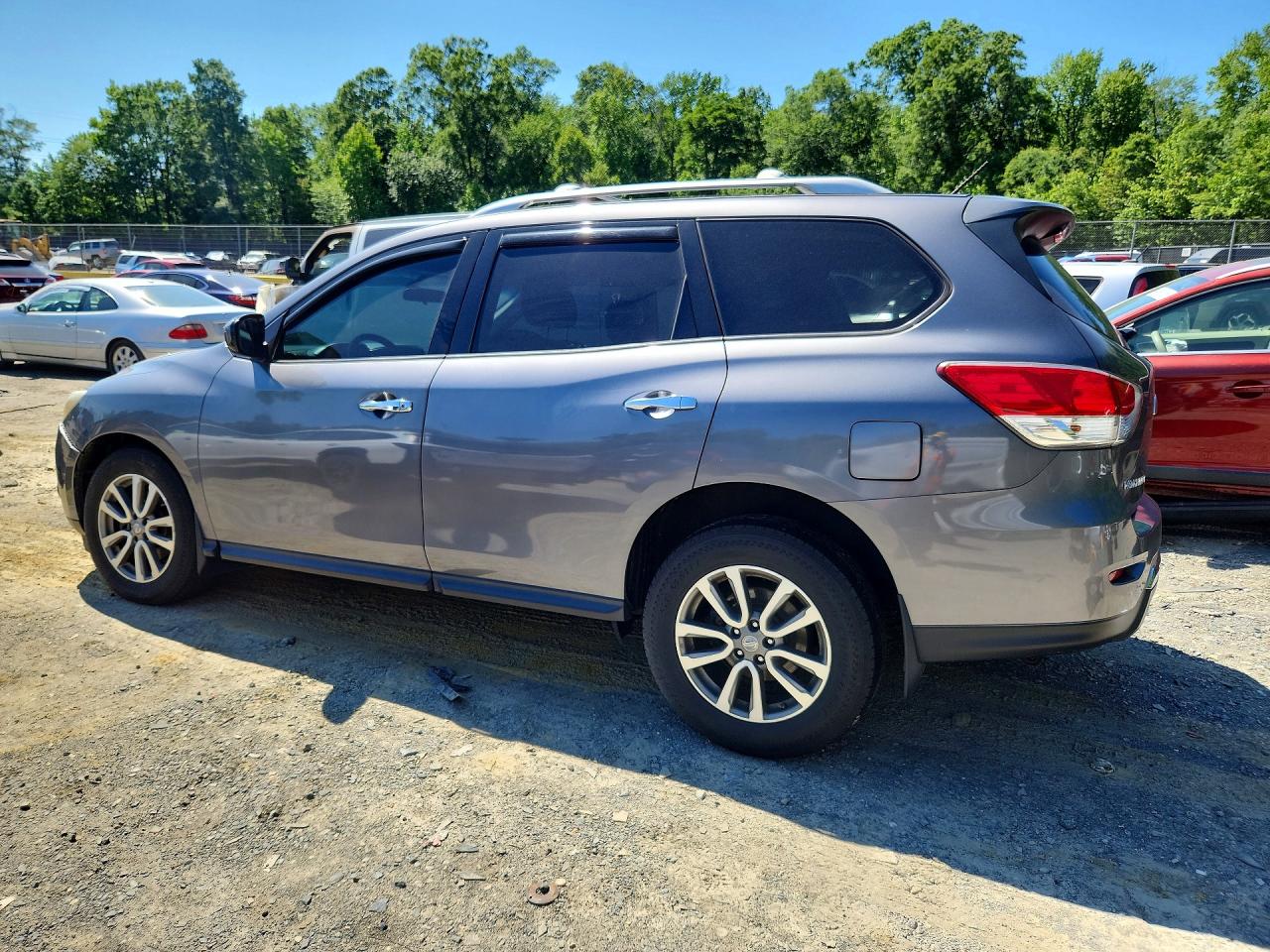 Nissan Pathfinder S