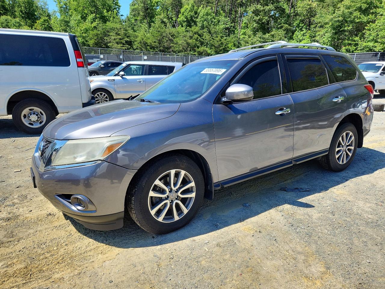 Salvage Nissan Pathfinder Image