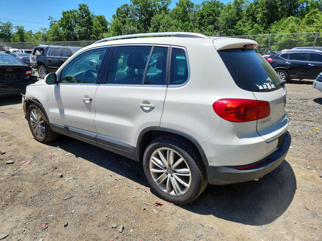 Volkswagen Tiguan S