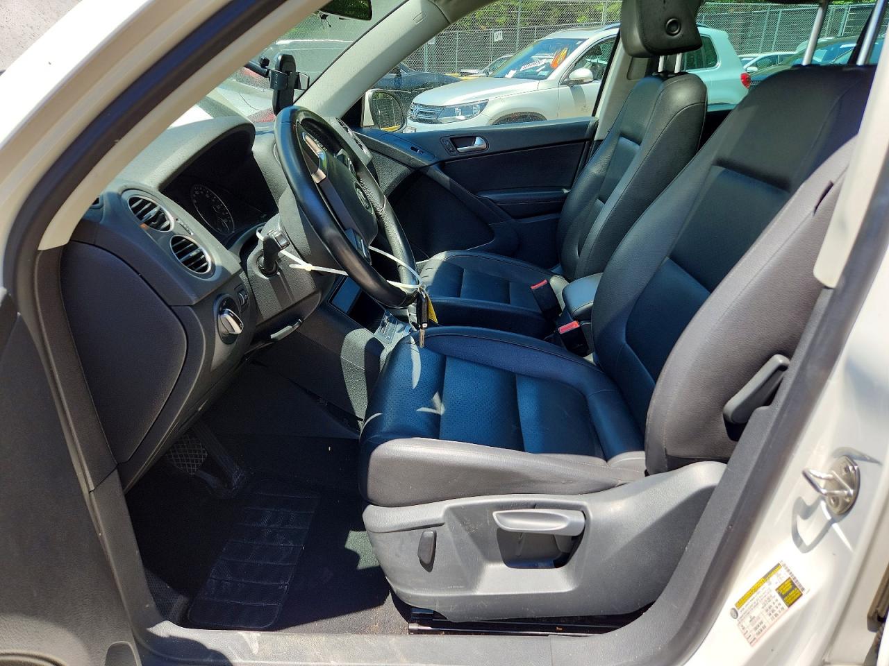 Volkswagen Tiguan S