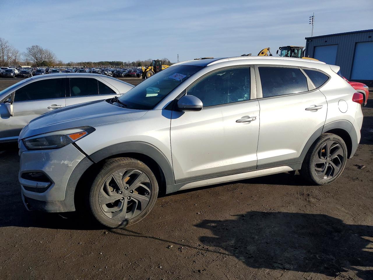 Salvage Hyundai TUCSON Image
