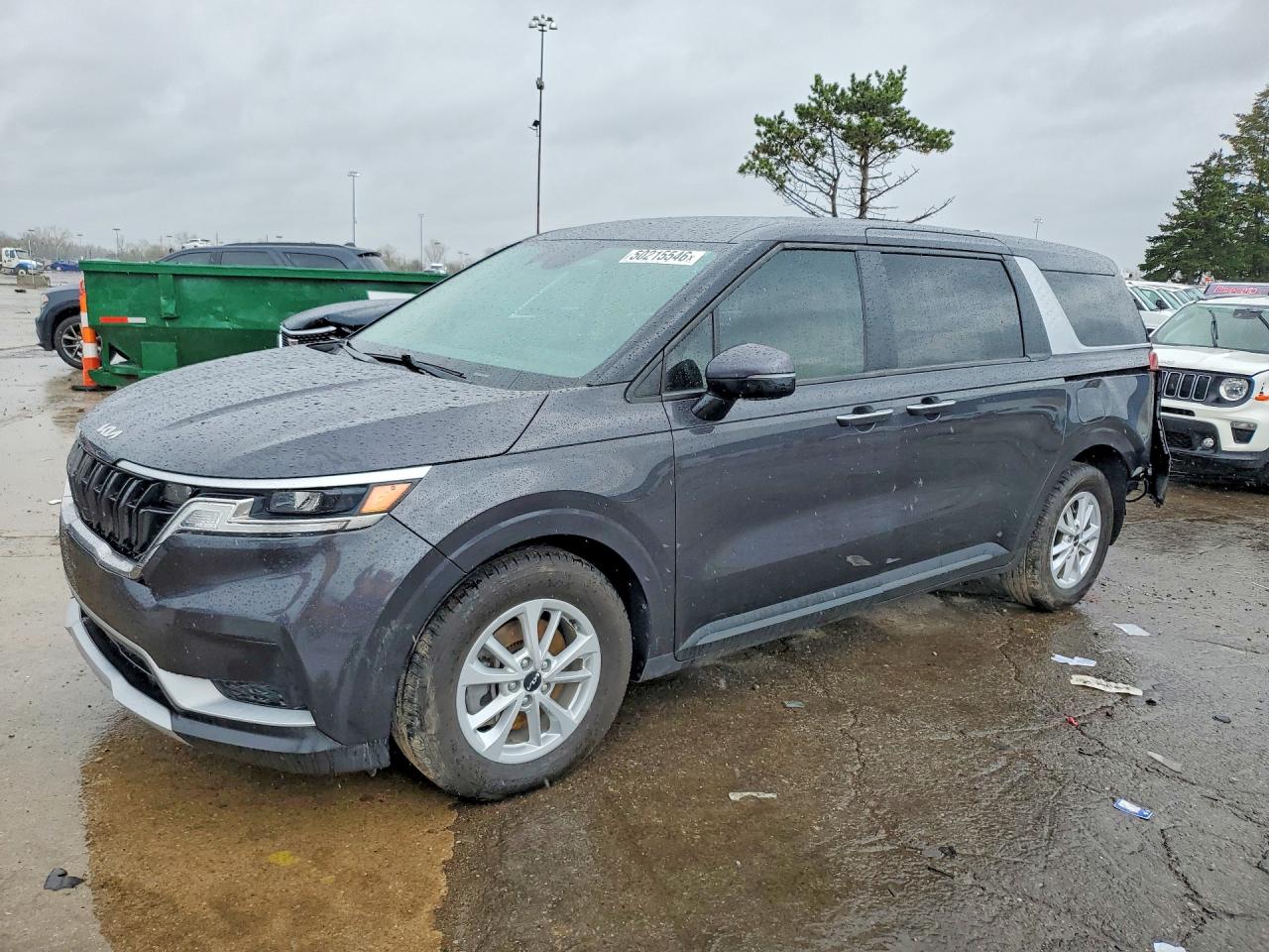 Salvage Kia Carnival Image