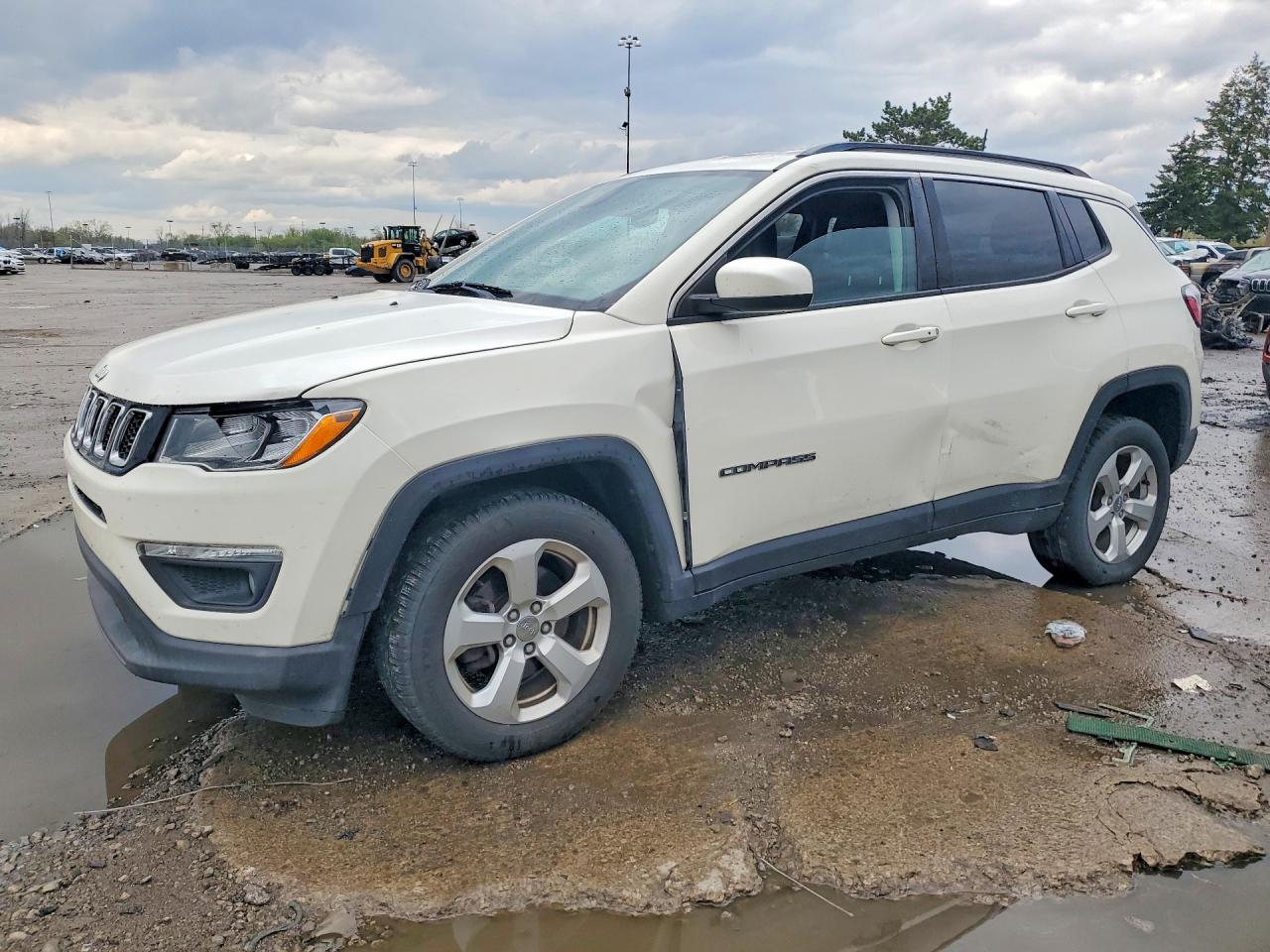Salvage Jeep Compass Image