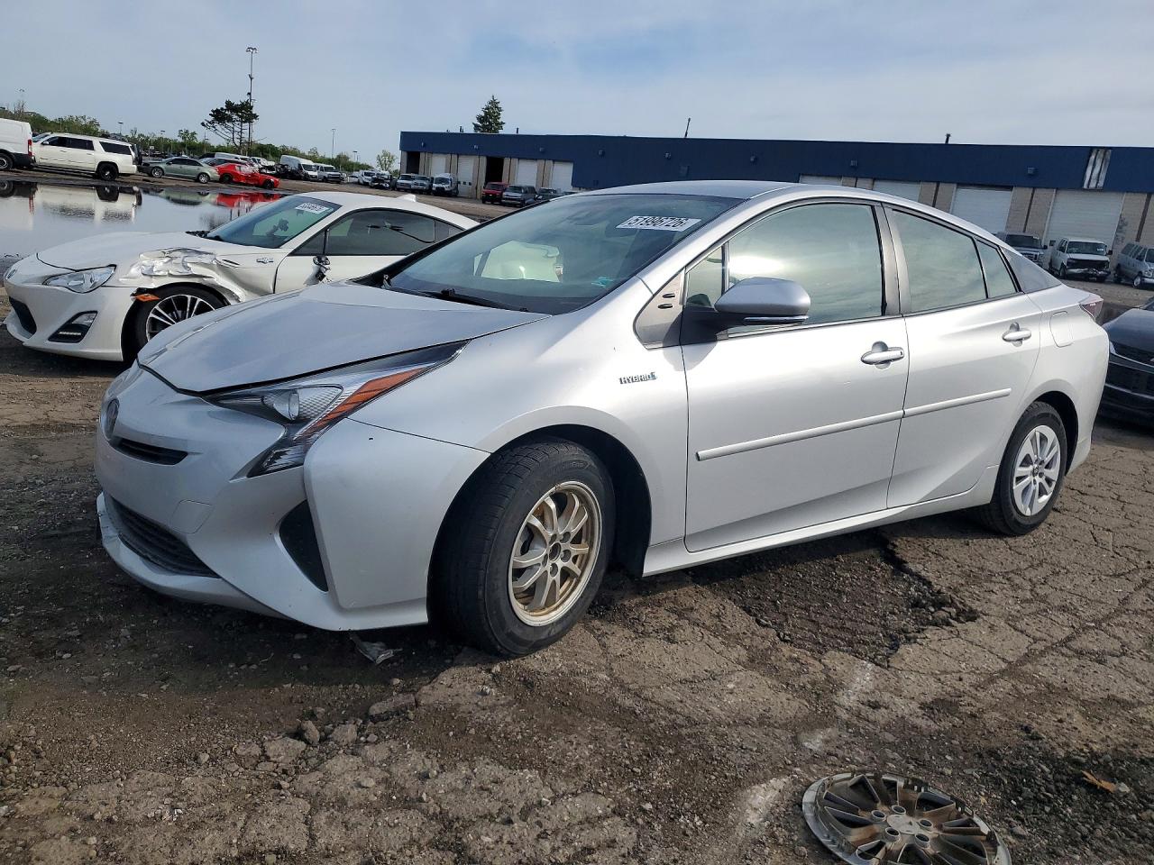 Salvage Toyota Prius Image