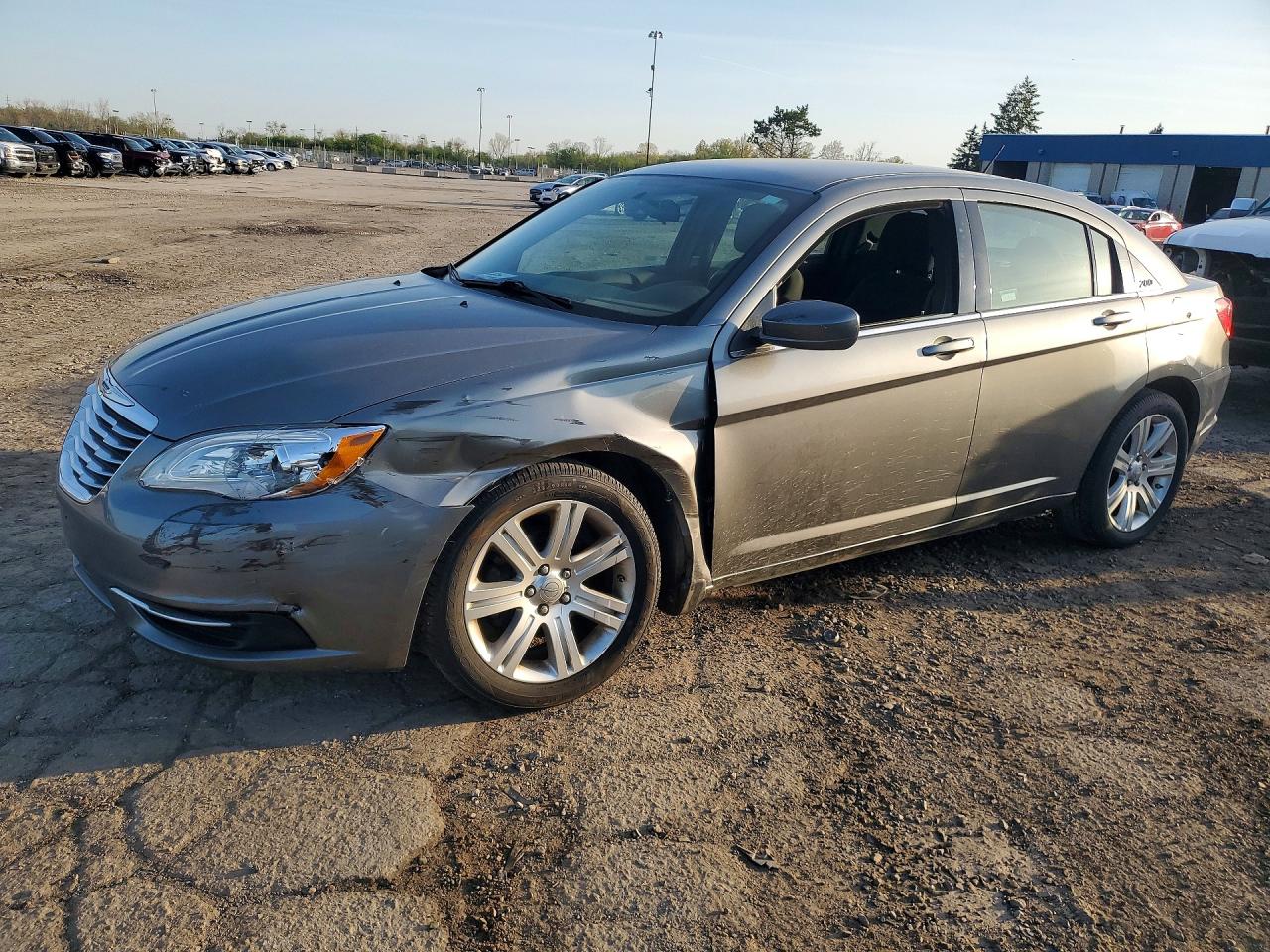Salvage Chrysler 200 Image