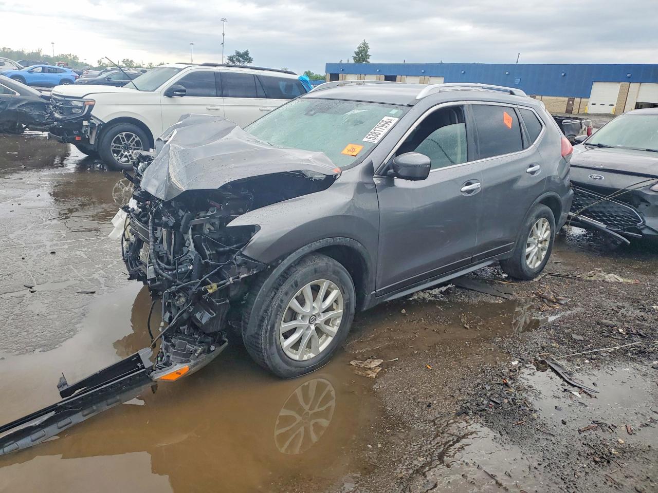 Salvage Nissan Rogue Image