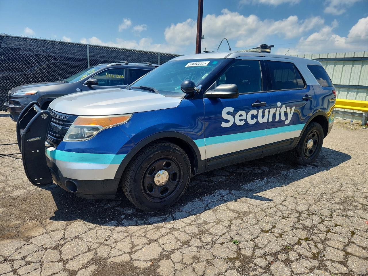 Salvage Ford Explorer Image