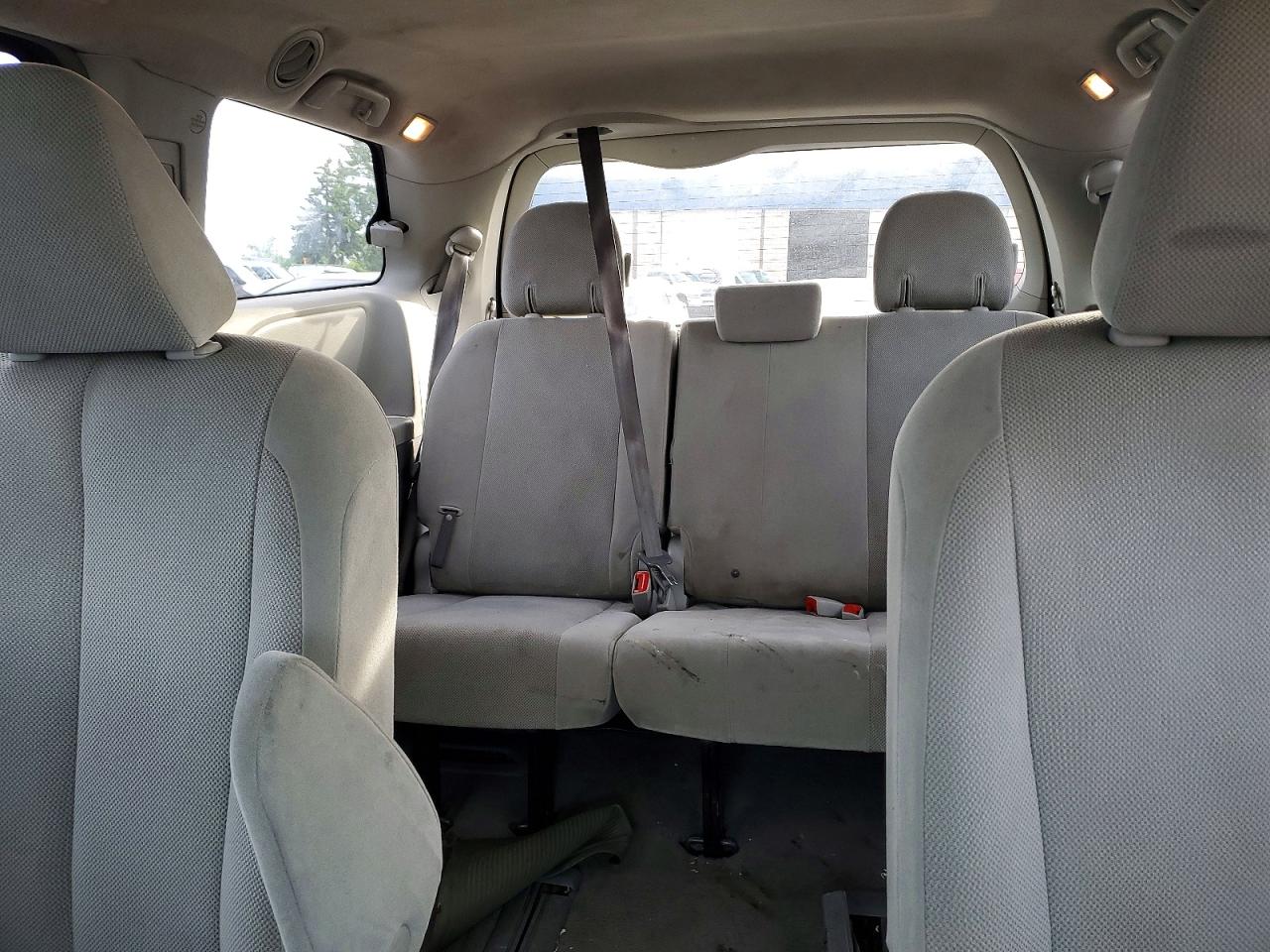 Toyota Sienna Base 7-passenger