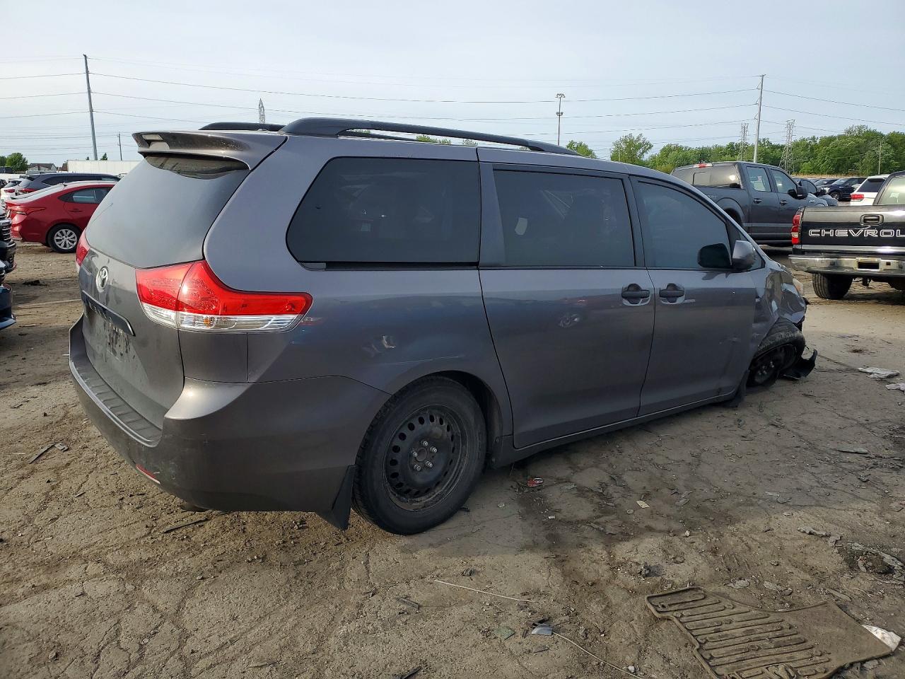 Toyota Sienna Base 7-passenger