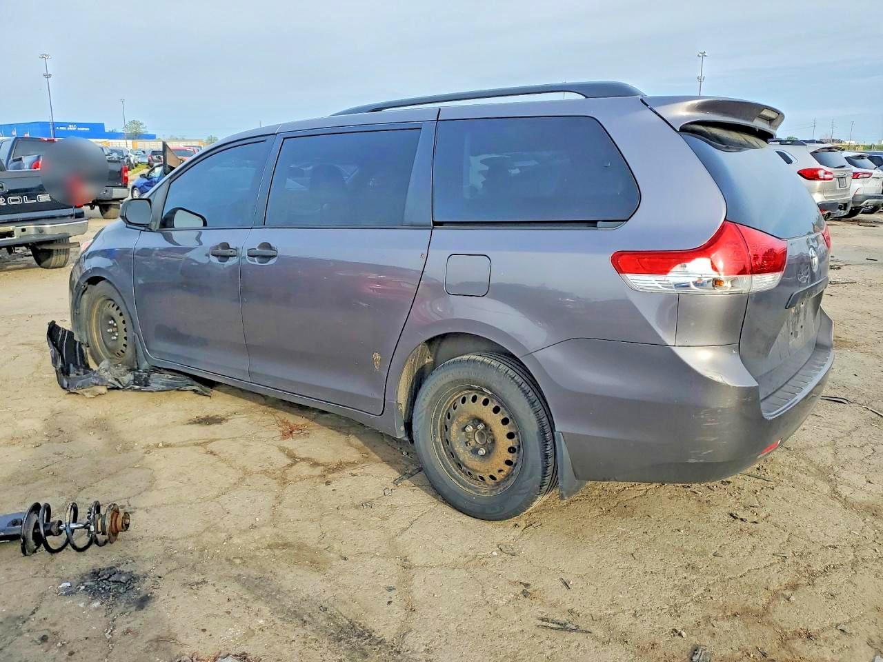 Toyota Sienna Base 7-passenger