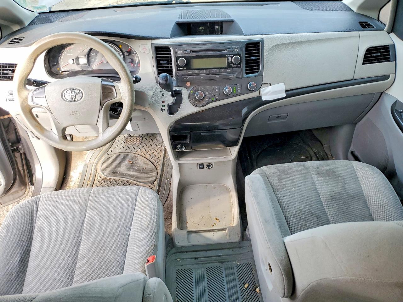 Toyota Sienna Base 7-passenger