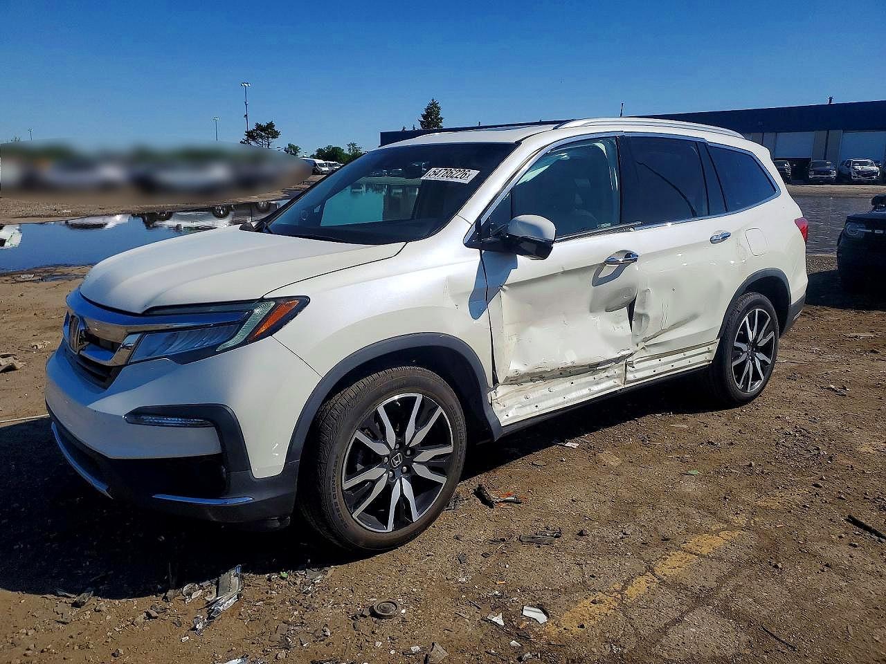 Salvage Honda Pilot Image