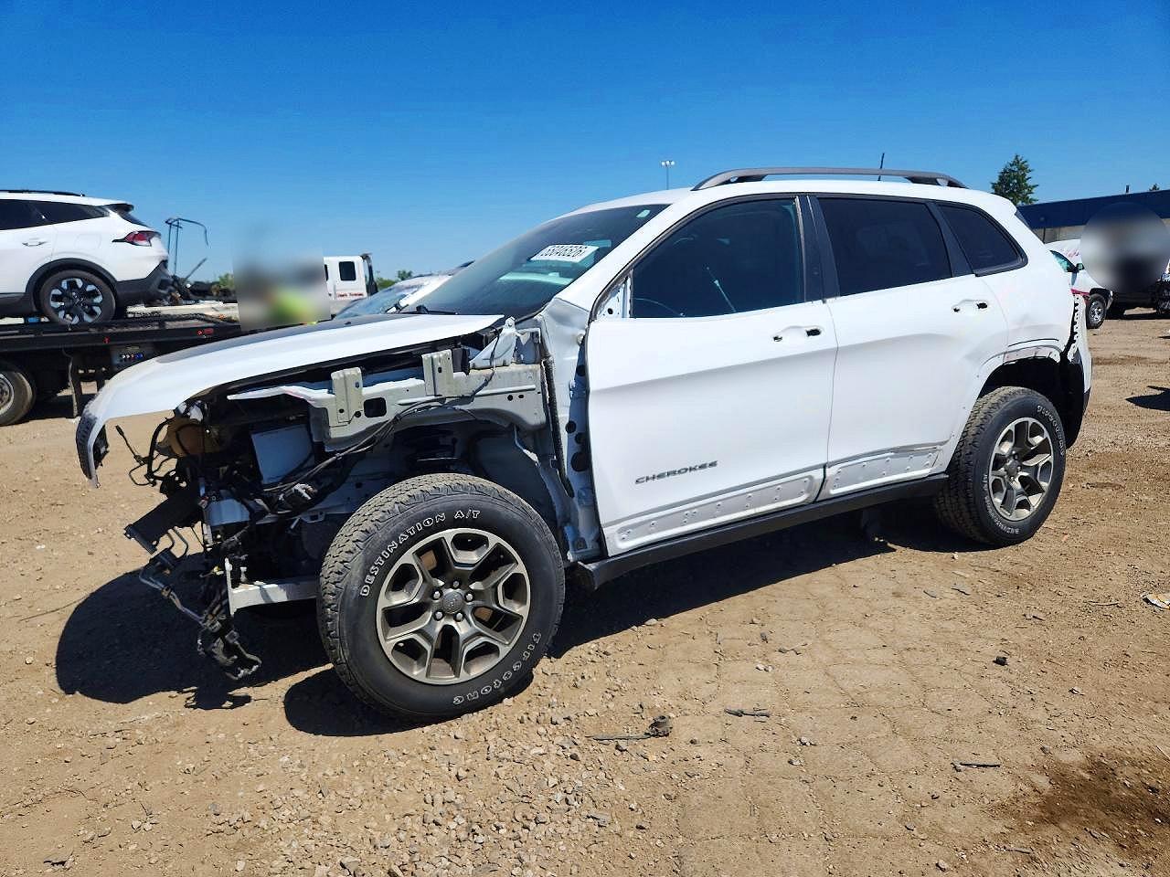 Salvage Jeep Cherokee Image