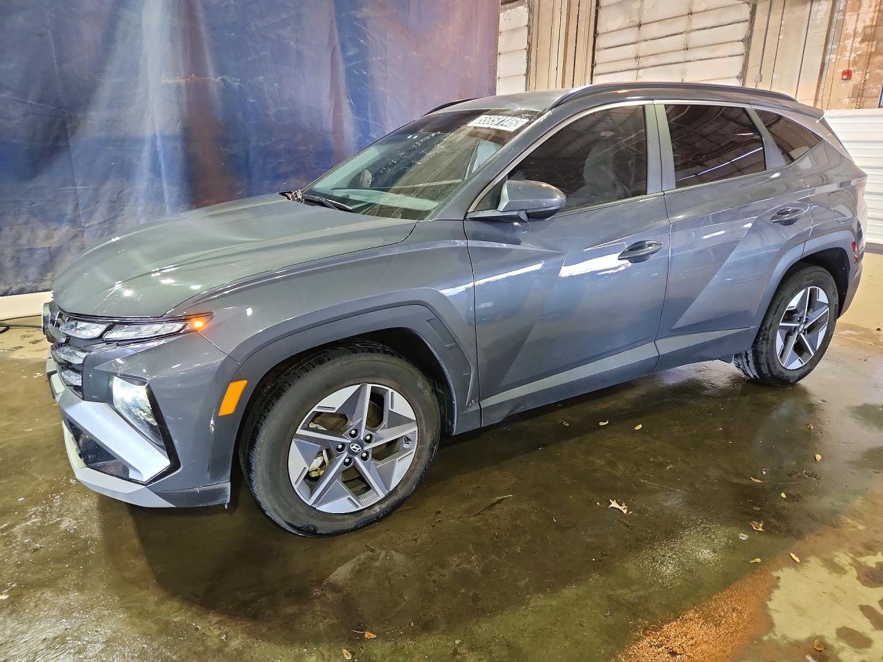 Salvage Hyundai TUCSON Image