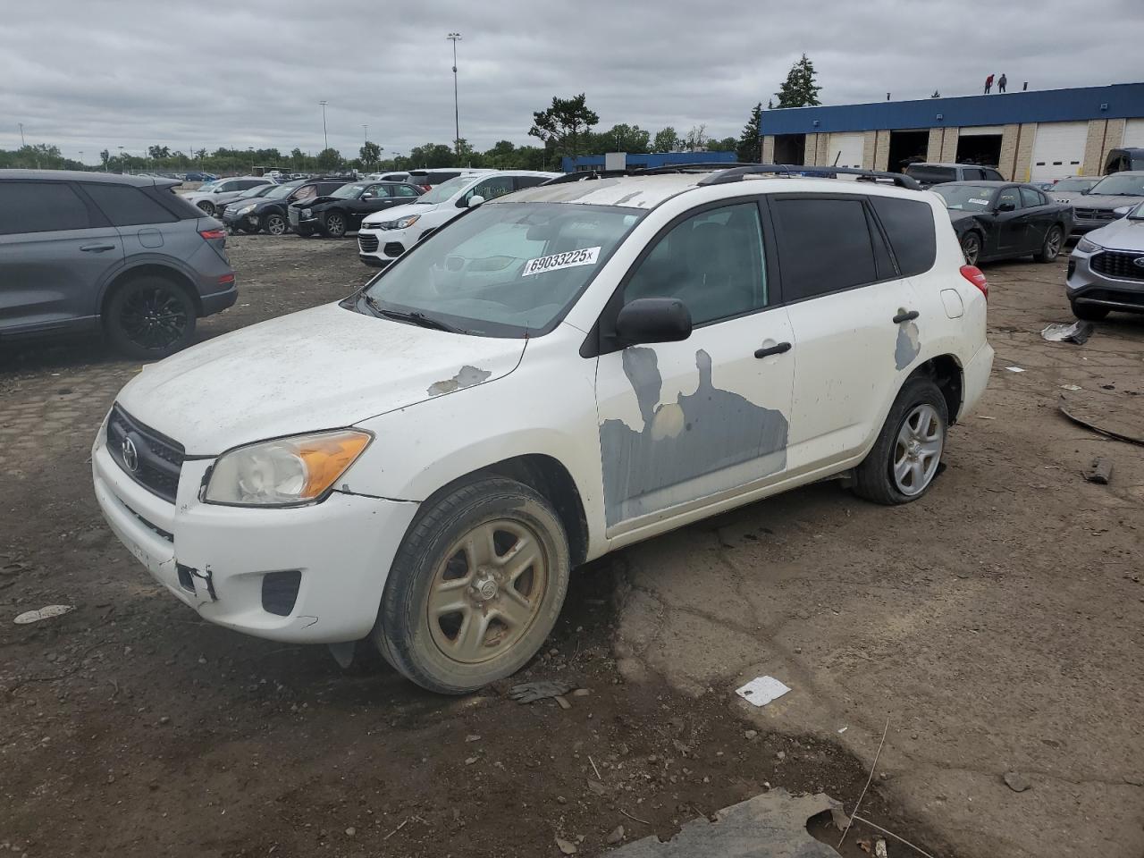 Salvage Toyota RAV4 Image