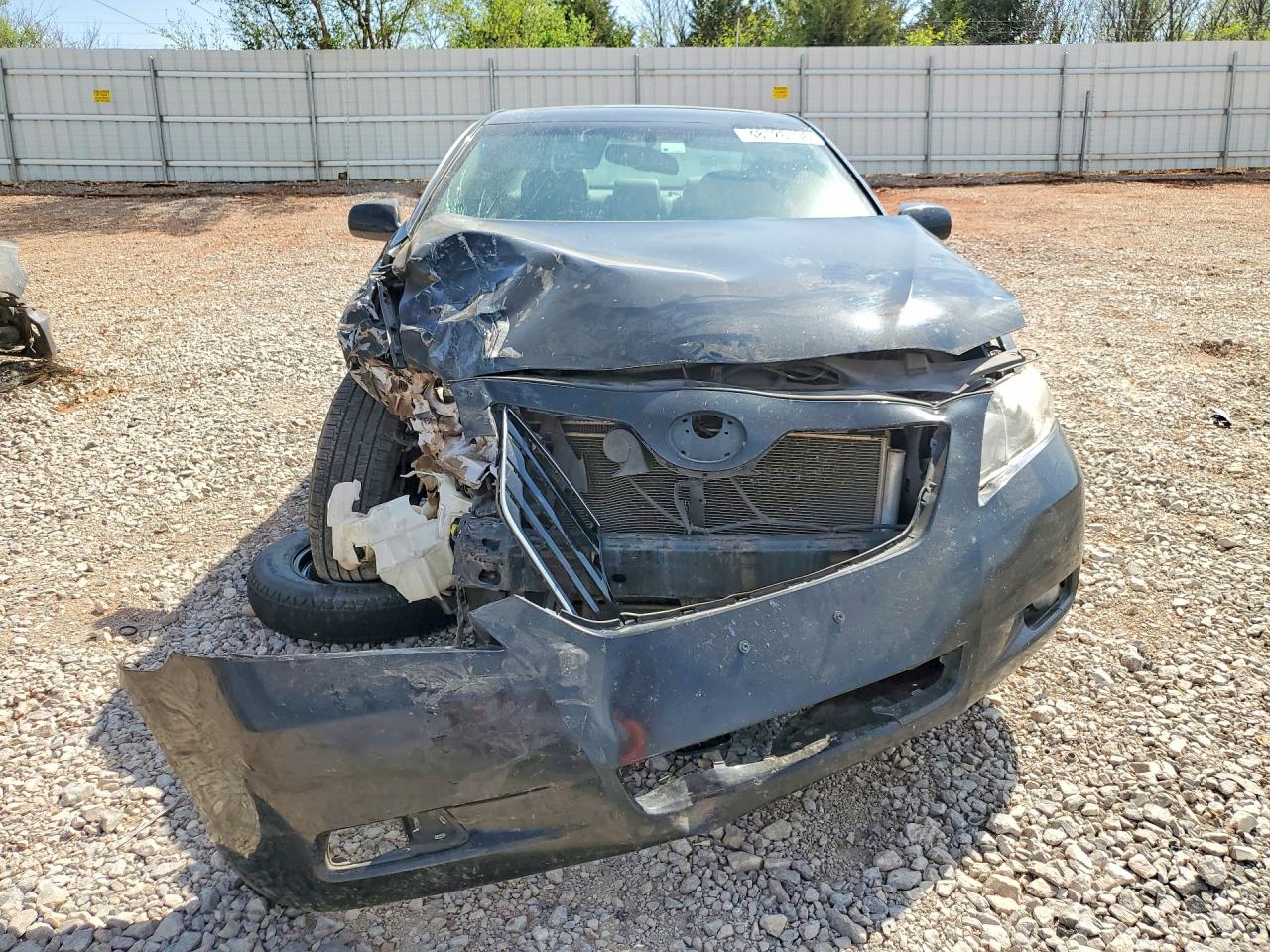 Toyota Camry Xle V6