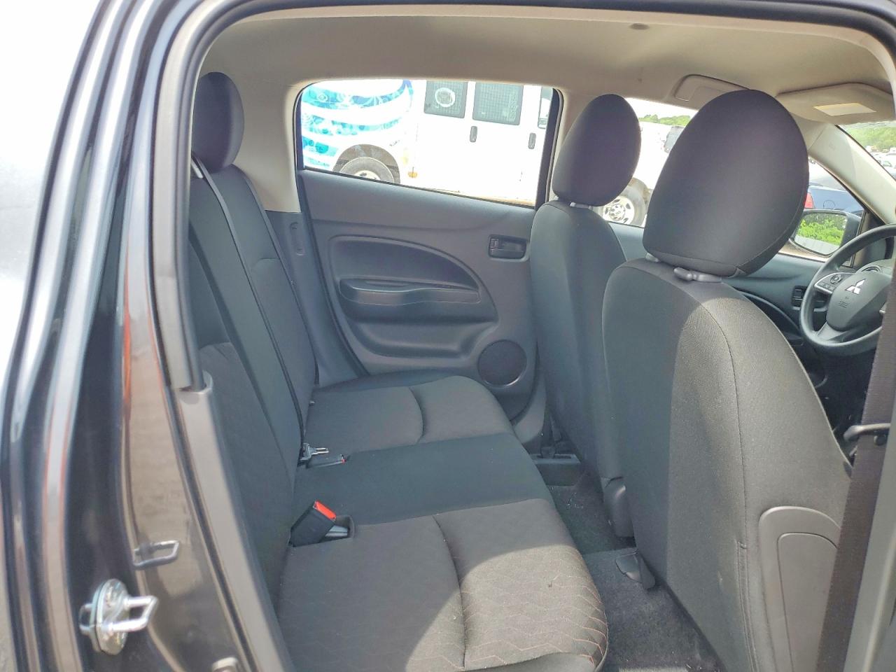 Mitsubishi Mirage Es