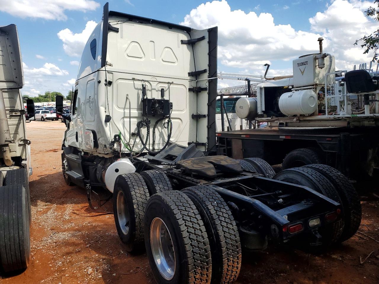 Freightliner Cascadia 116
