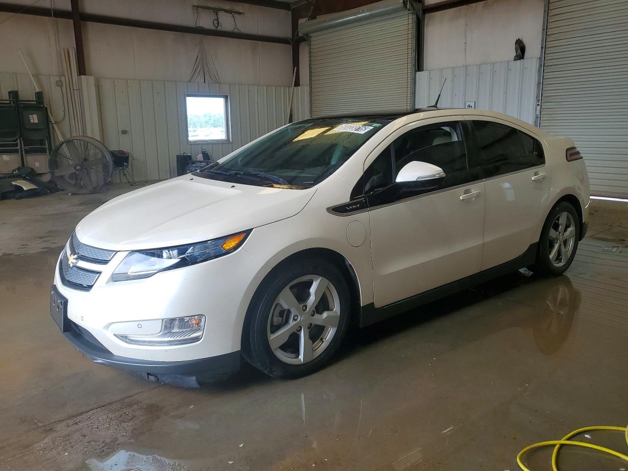 Salvage Chevrolet Volt Image