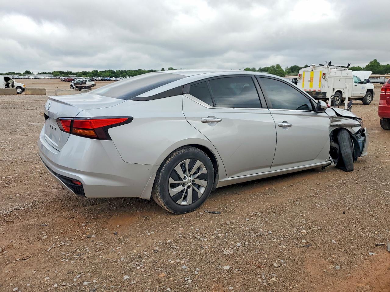Nissan Altima S