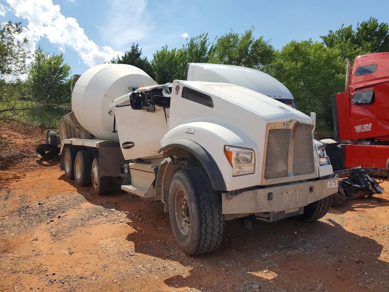 Salvage Kenworth Construction Image