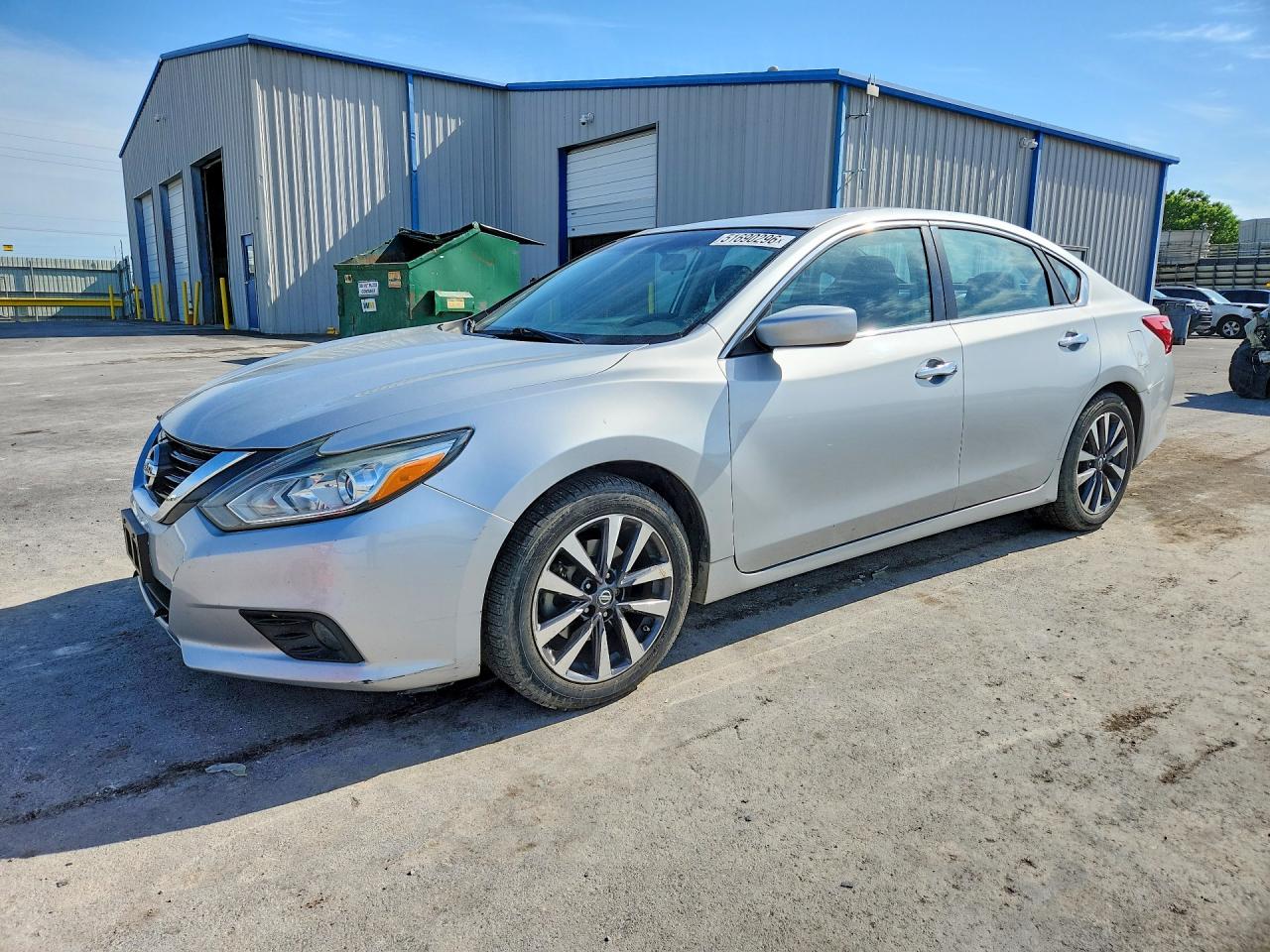 Salvage Nissan Altima Image