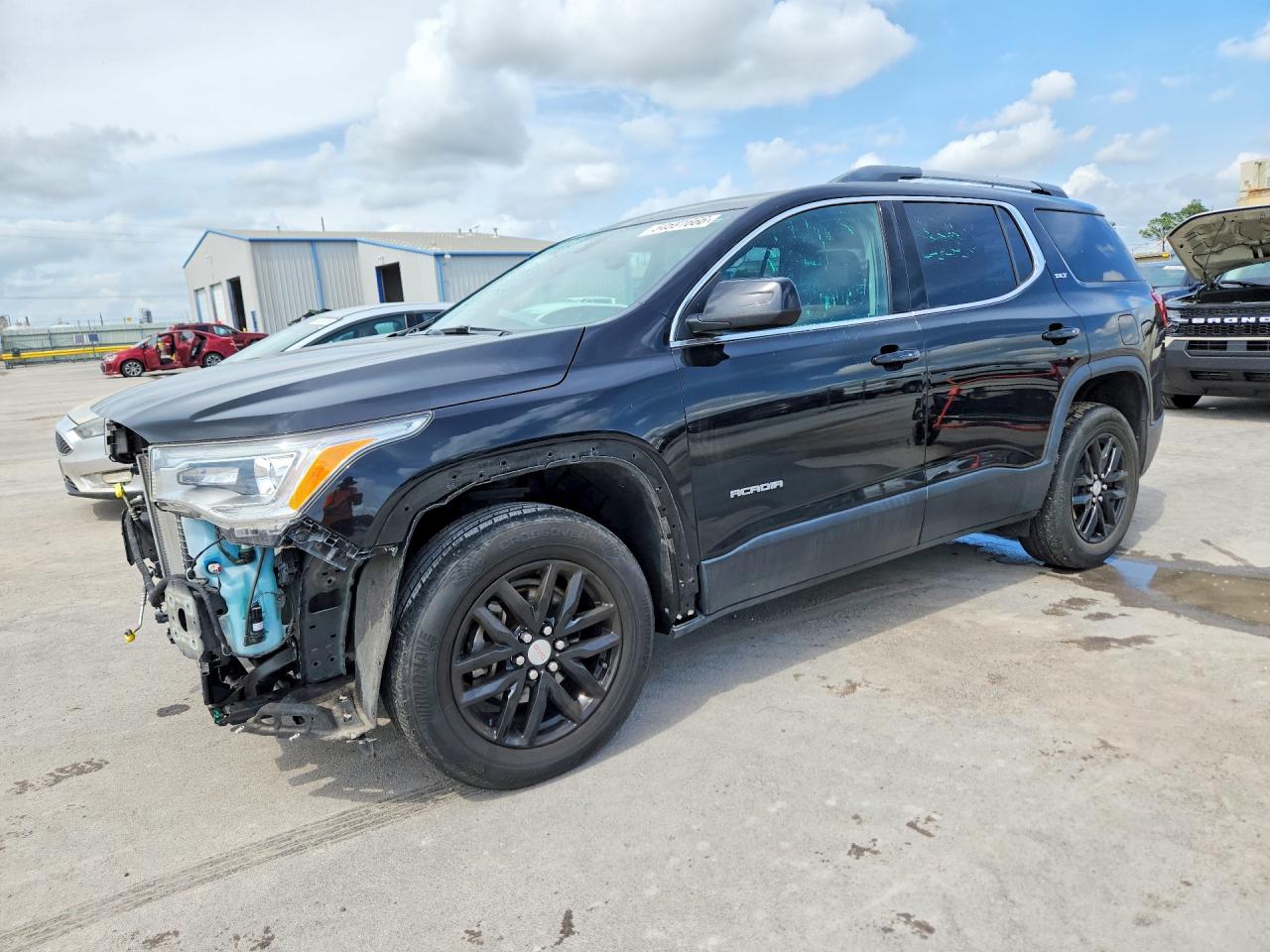 Salvage GMC Acadia Image