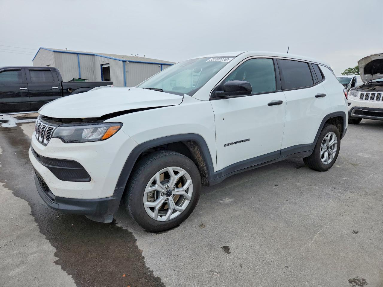 Salvage Jeep Compass Image