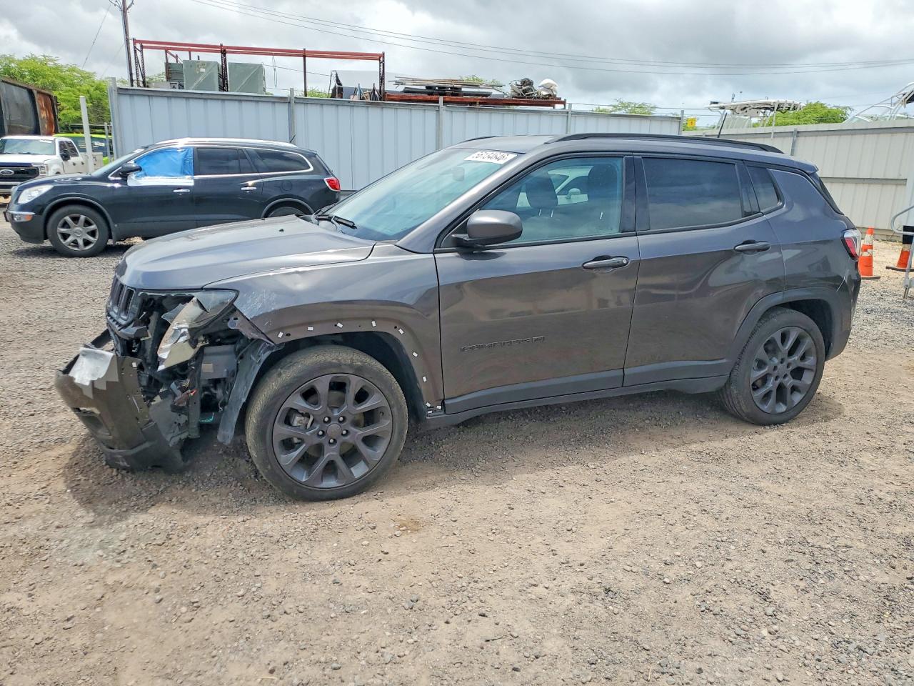 Salvage Jeep Compass Image